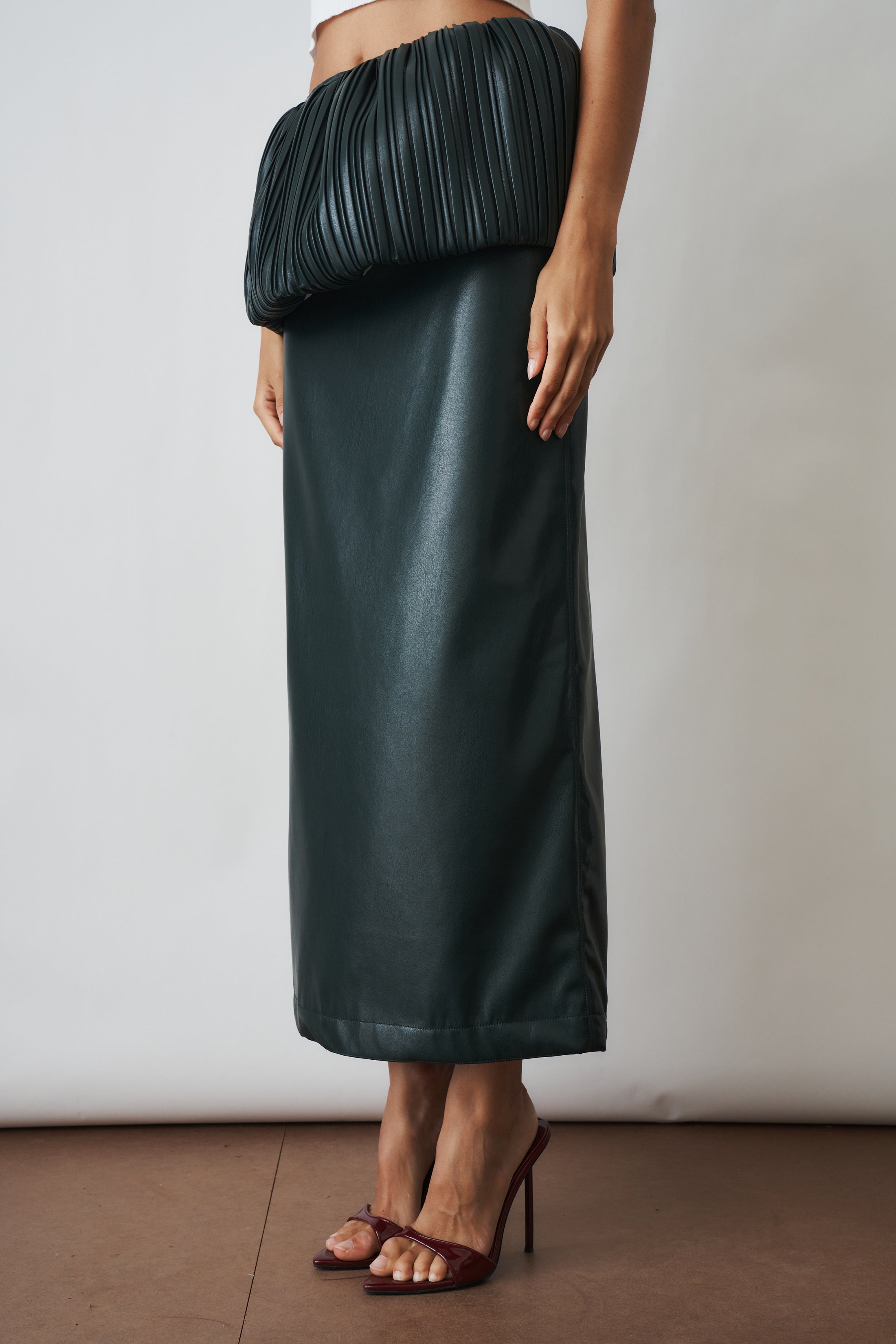 Pleated Balloon Skirt In Eco Leather Green