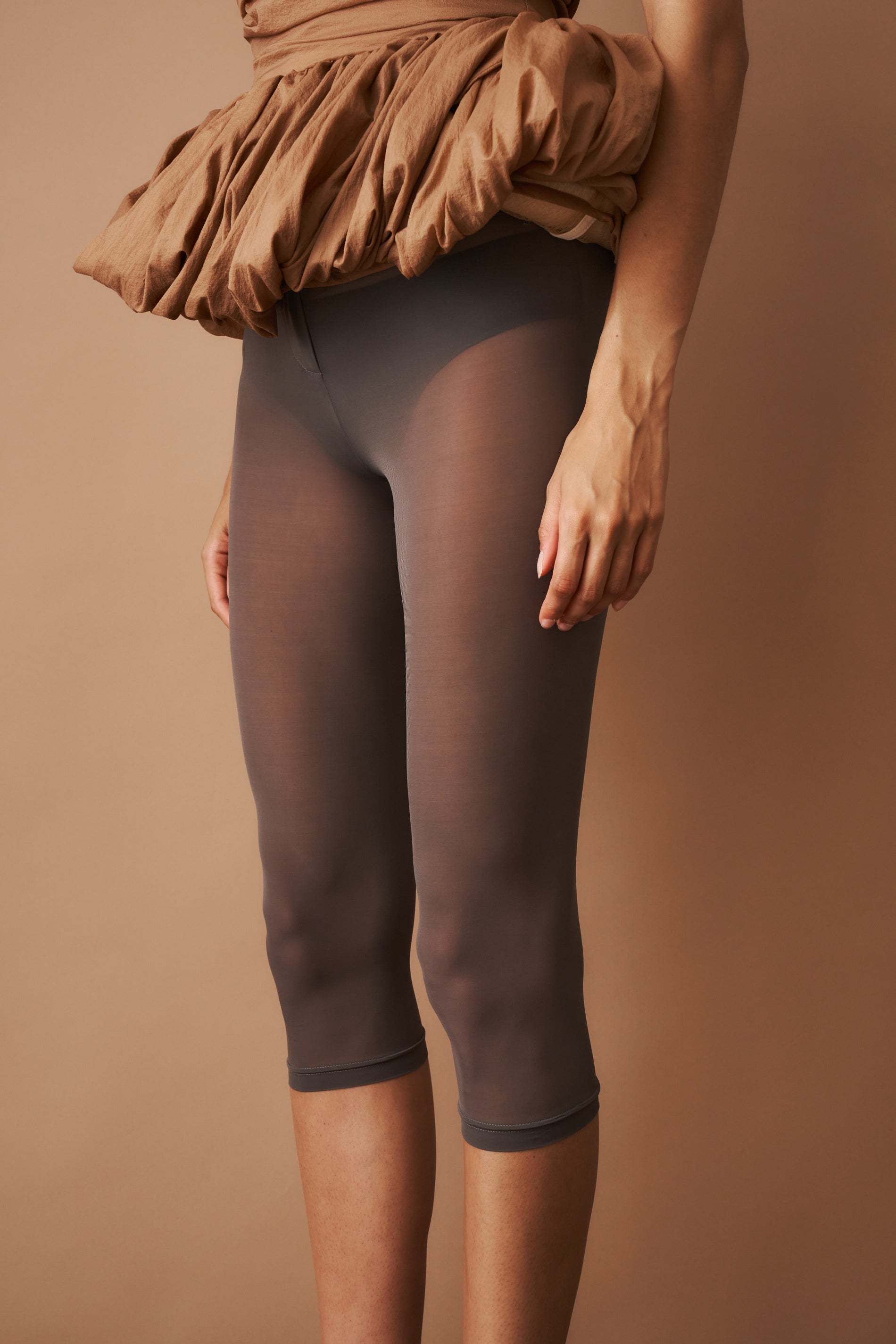 Low Rise Capri Pants in Light Brown