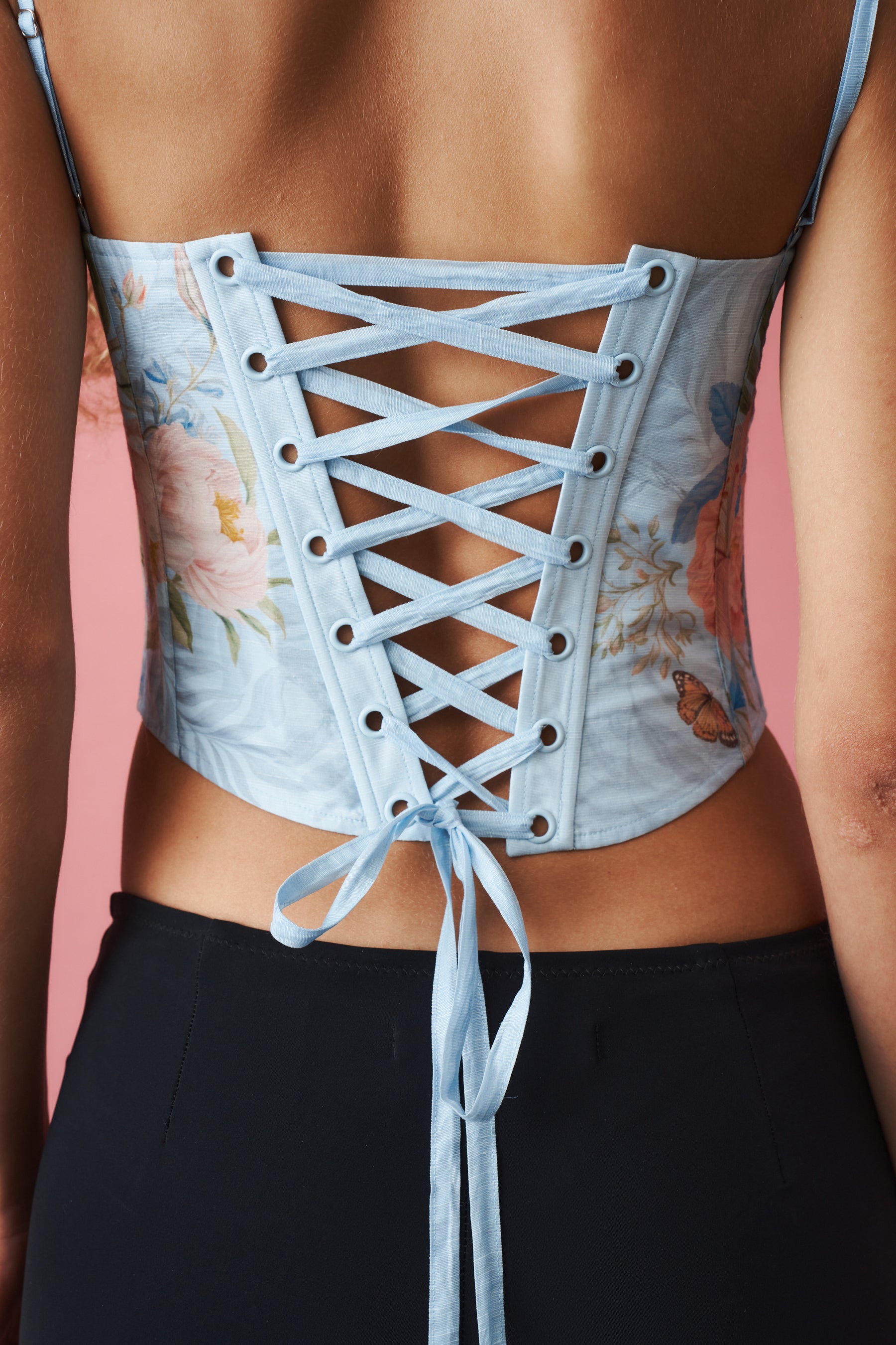 Moxie Bleu Fleur Tropicale Top - DÉSORDRE