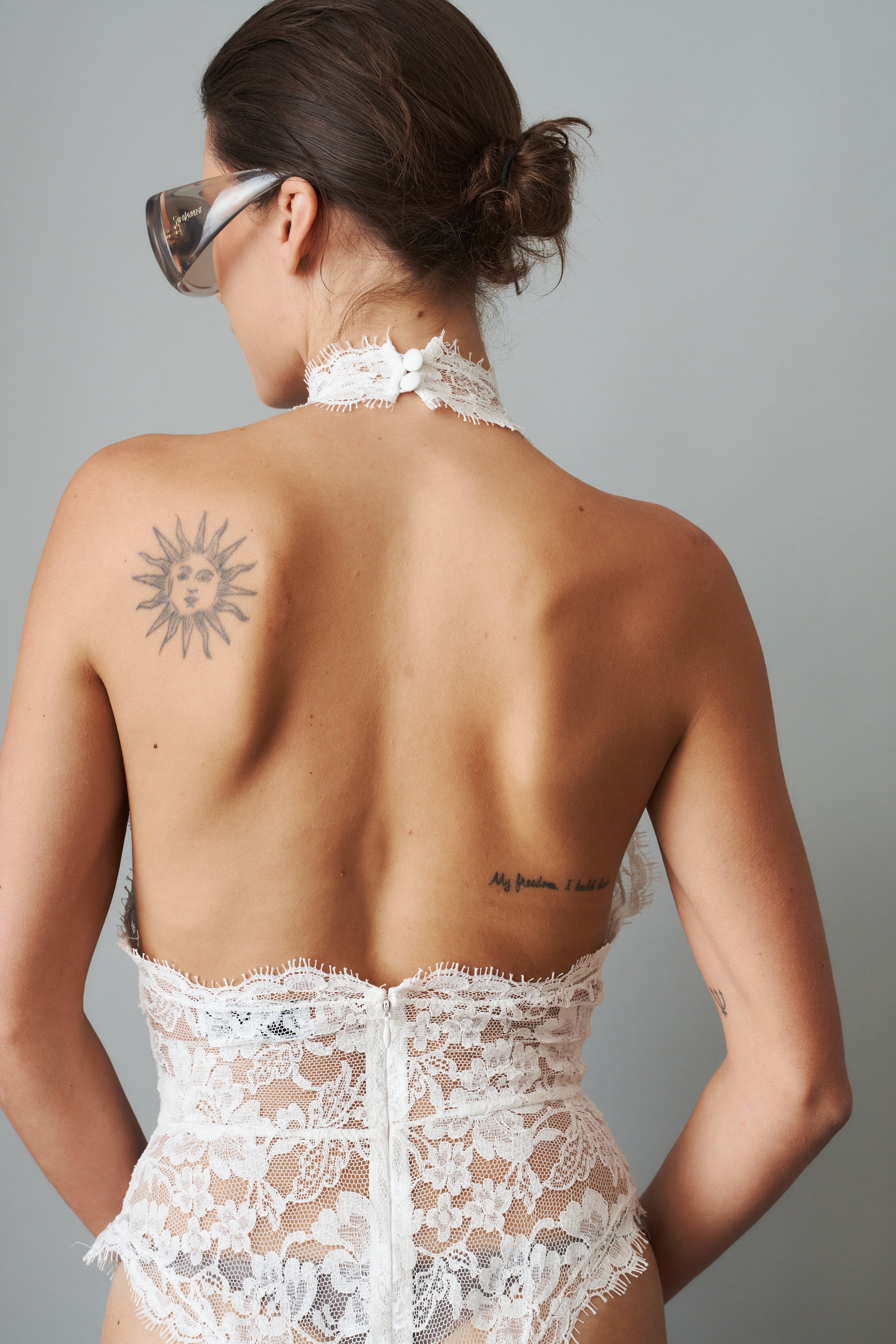 V Neck Bodysuit in Lace White - DÉSORDRE