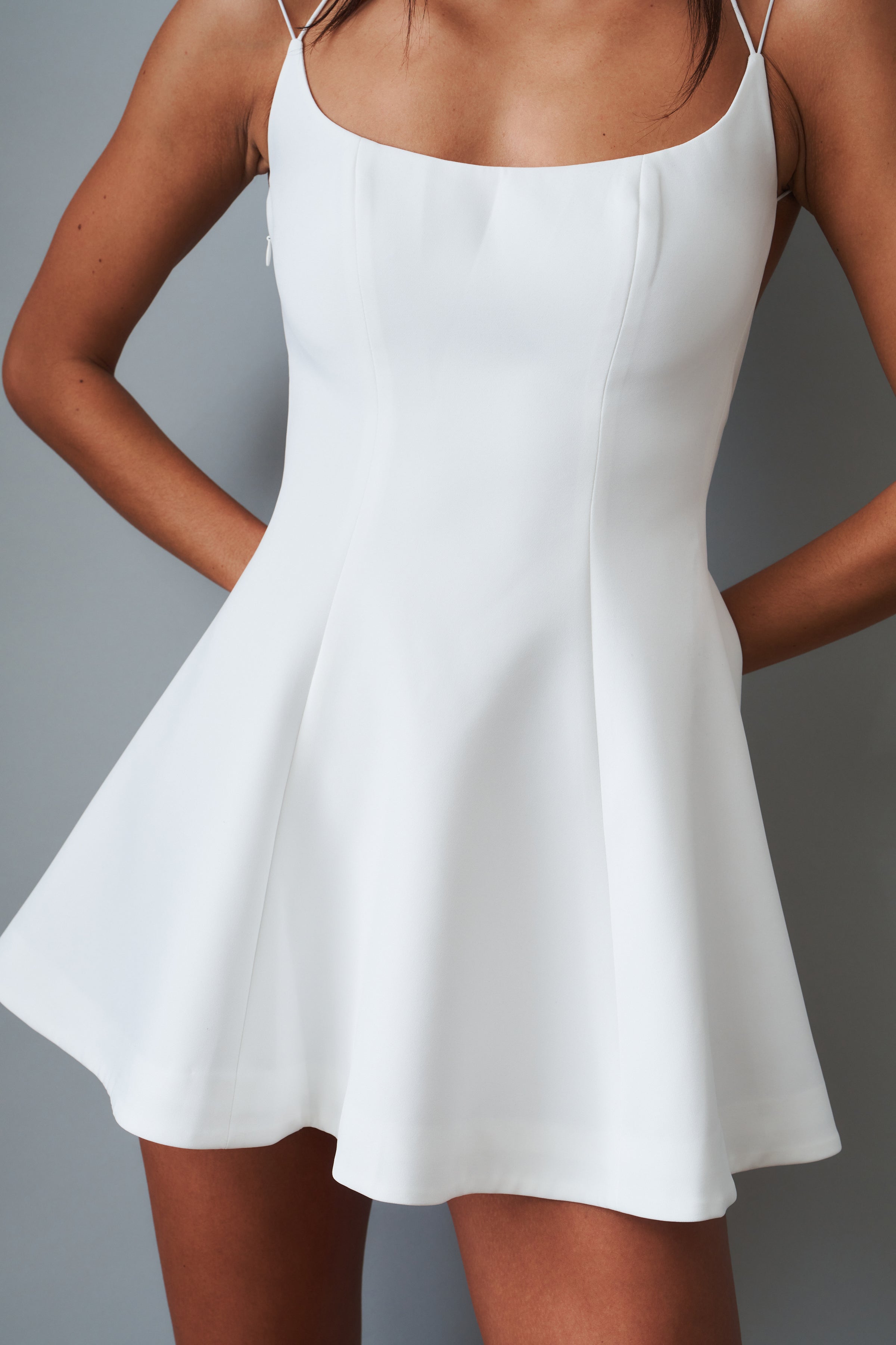 Giana Open Back White Dress - DÉSORDRE