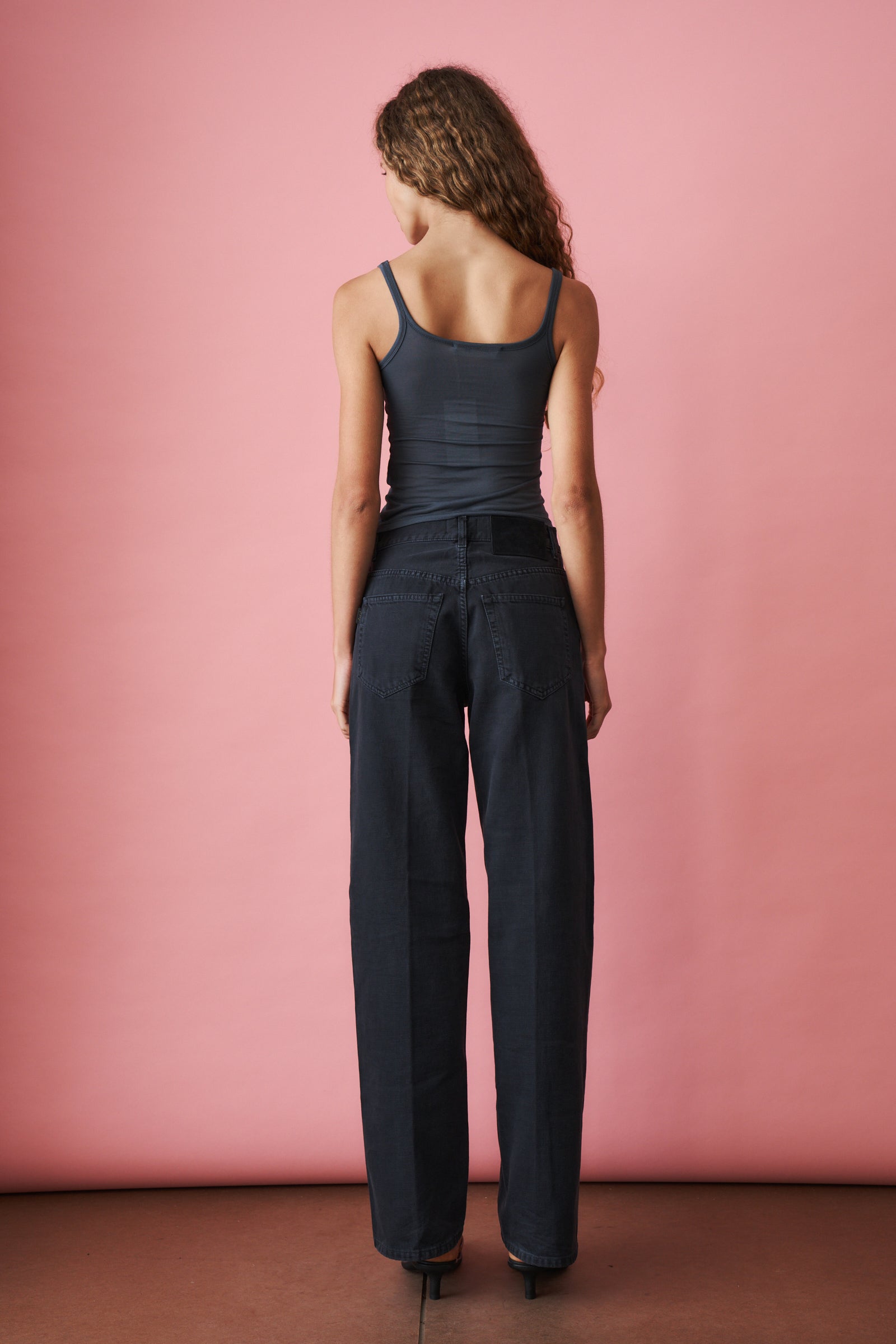 Blue Scoop Tank top by AYA MUSE, featuring a fitted design and scoop neckline, shown on a mannequin.
