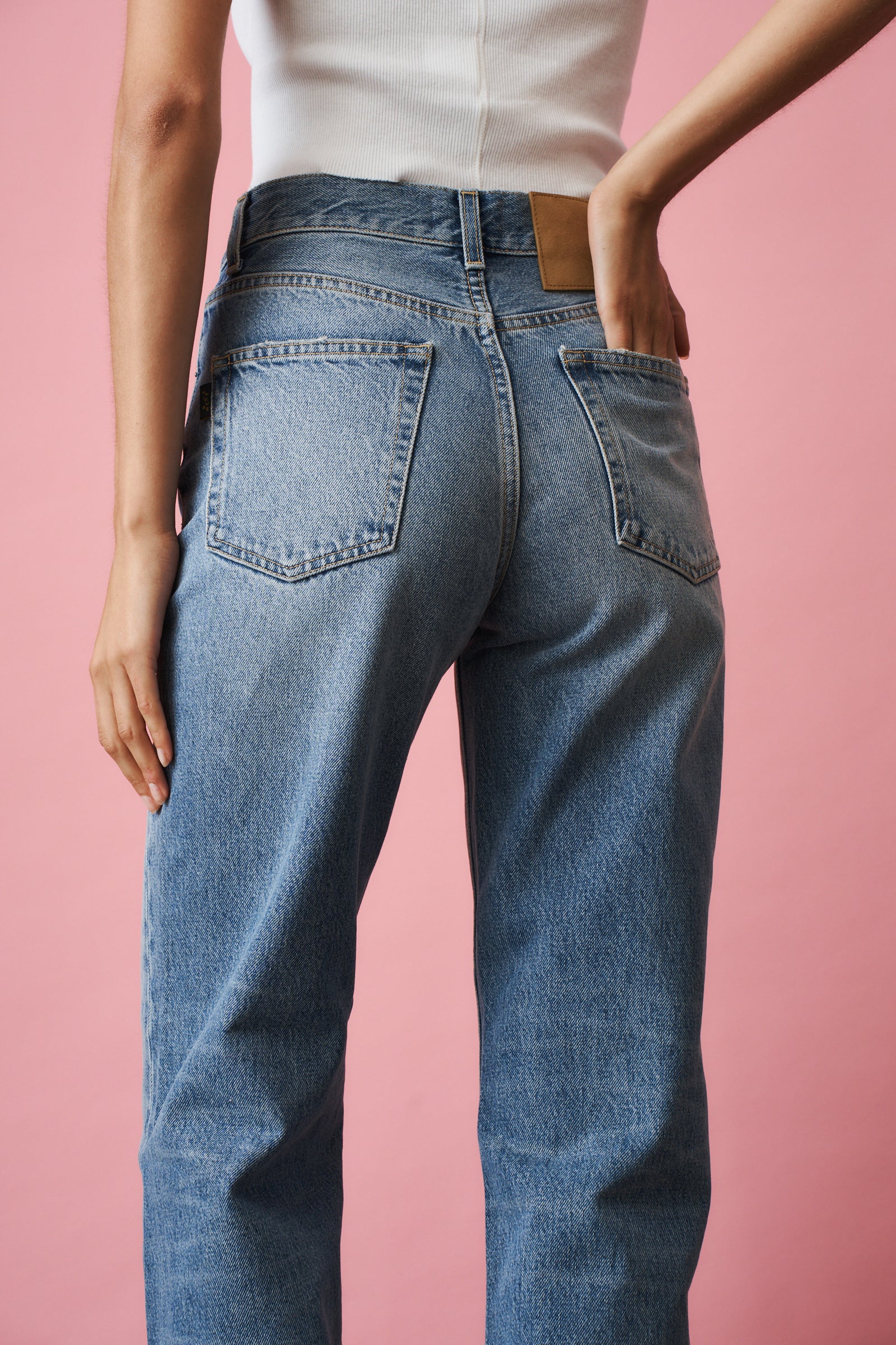 Haikure Korea Nordic Blue jeans displayed on a model, showcasing slim fit and classic denim style.