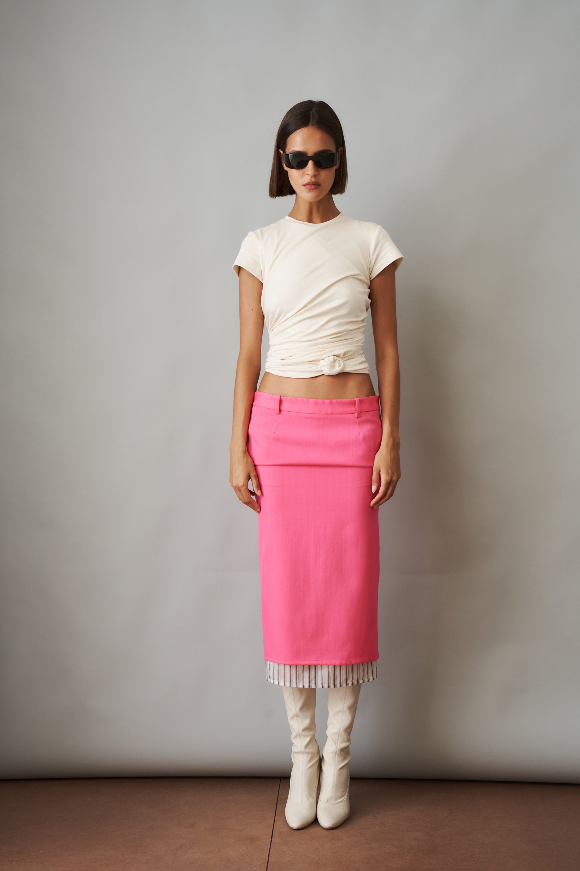 Side Knot Draped T-shirt in Cream - DÉSORDRE