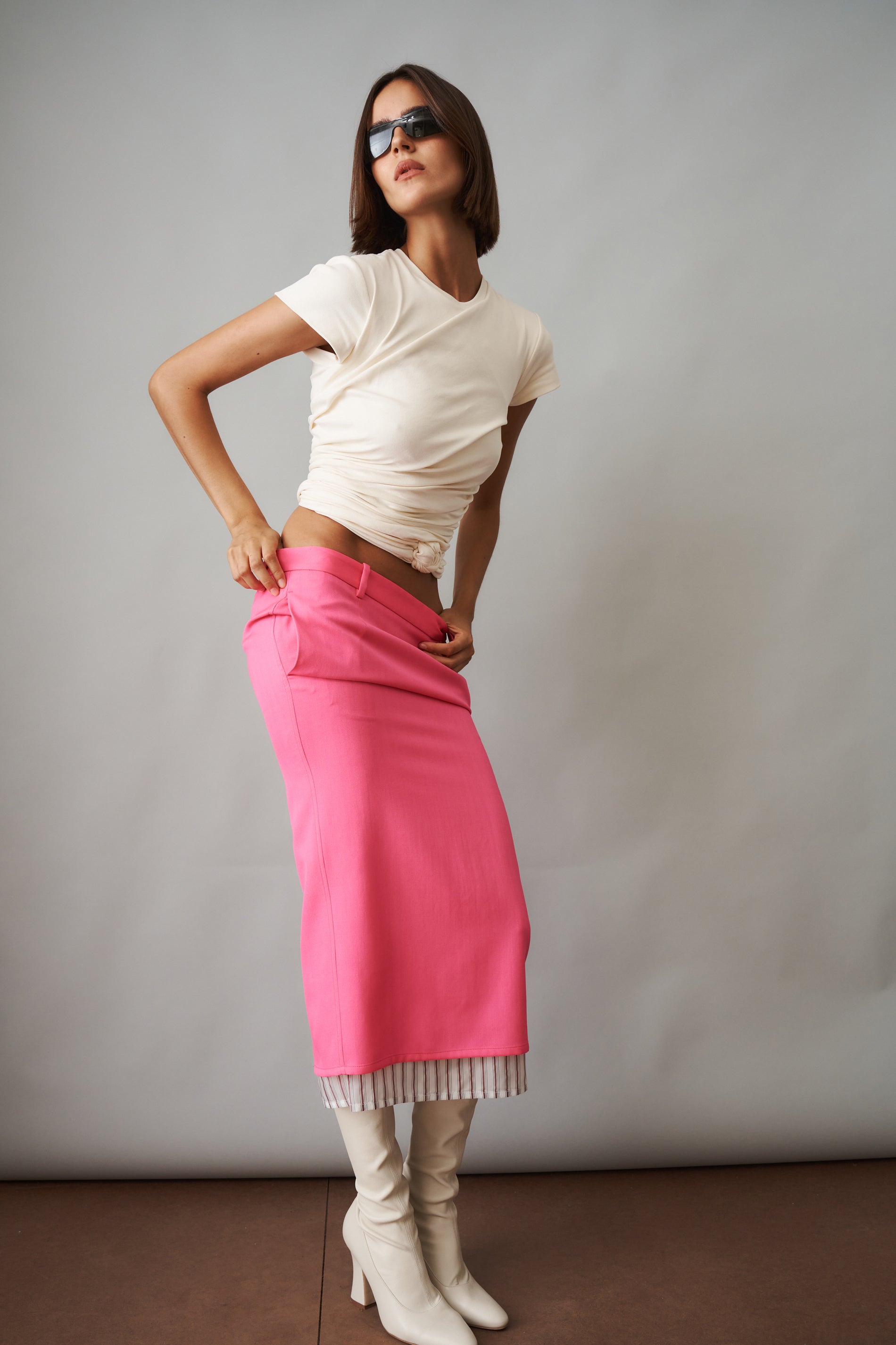 Side Knot Draped T-shirt in Cream - DÉSORDRE