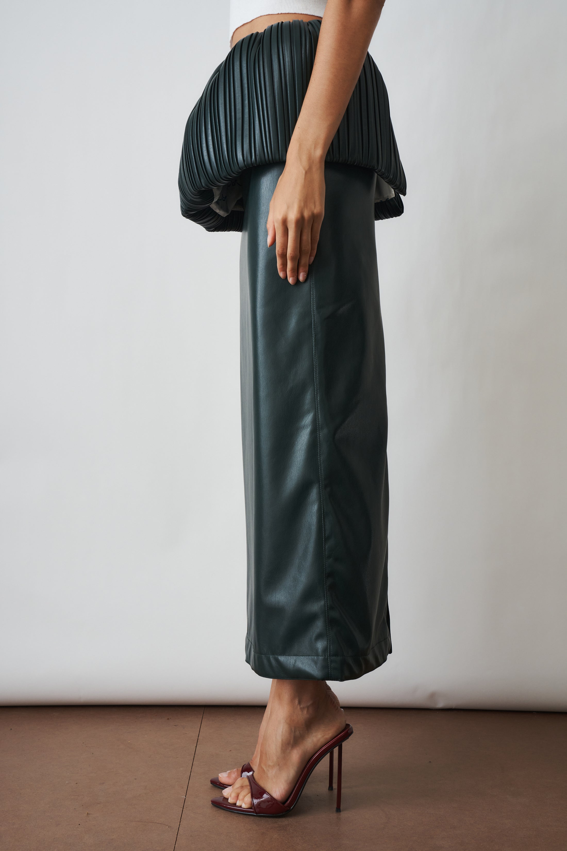 Pleated Balloon Skirt In Eco Leather Green - DÉSORDRE