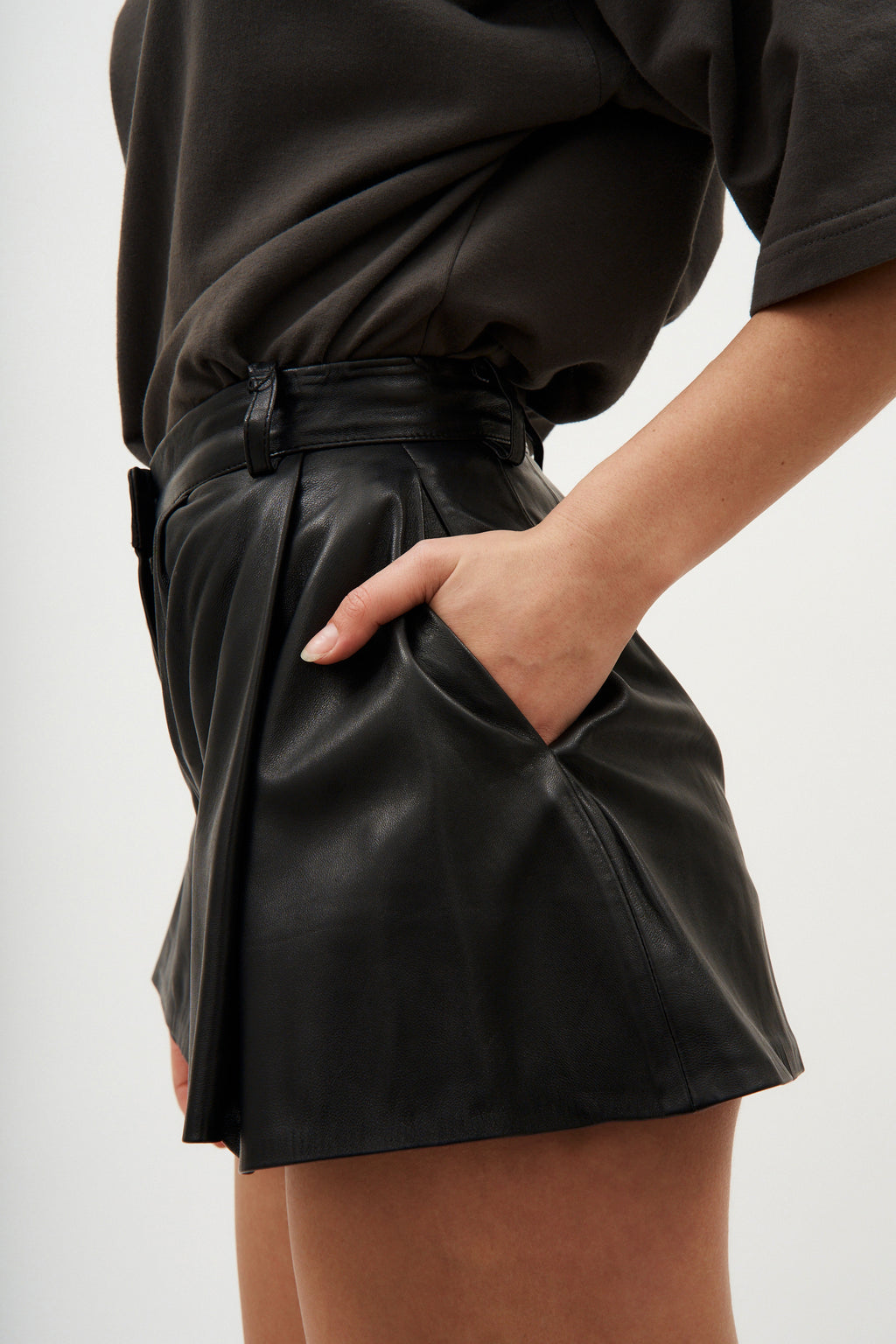 The Mannei Toledo Black Leather Shorts – Désordre Boutique