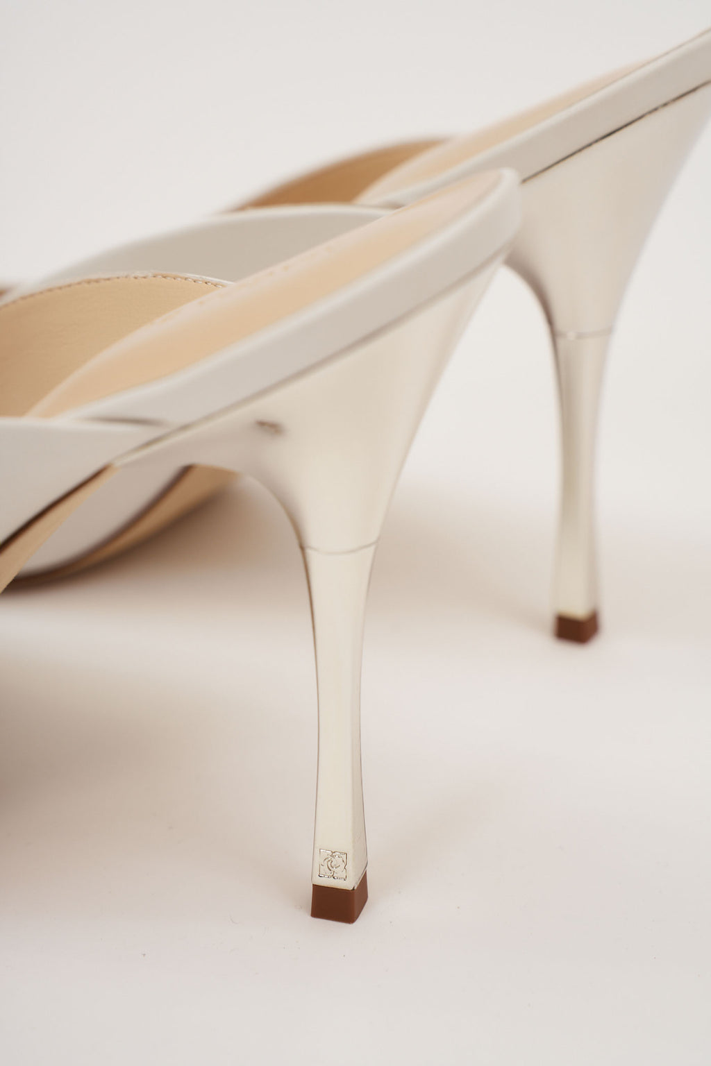 Pointed Toe Leather White Mules