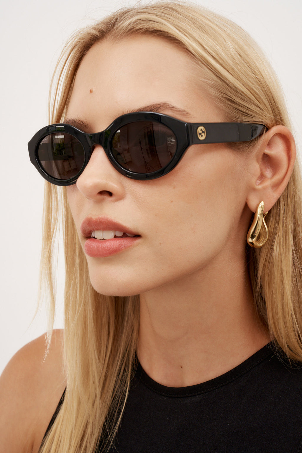 Minimal Almond Black Sunglasses