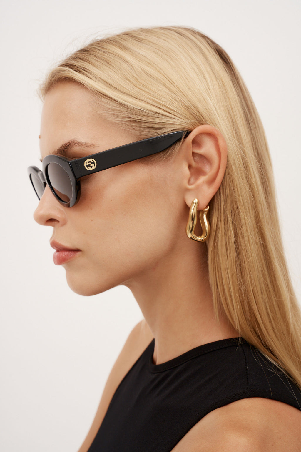 Minimal Almond Black Sunglasses