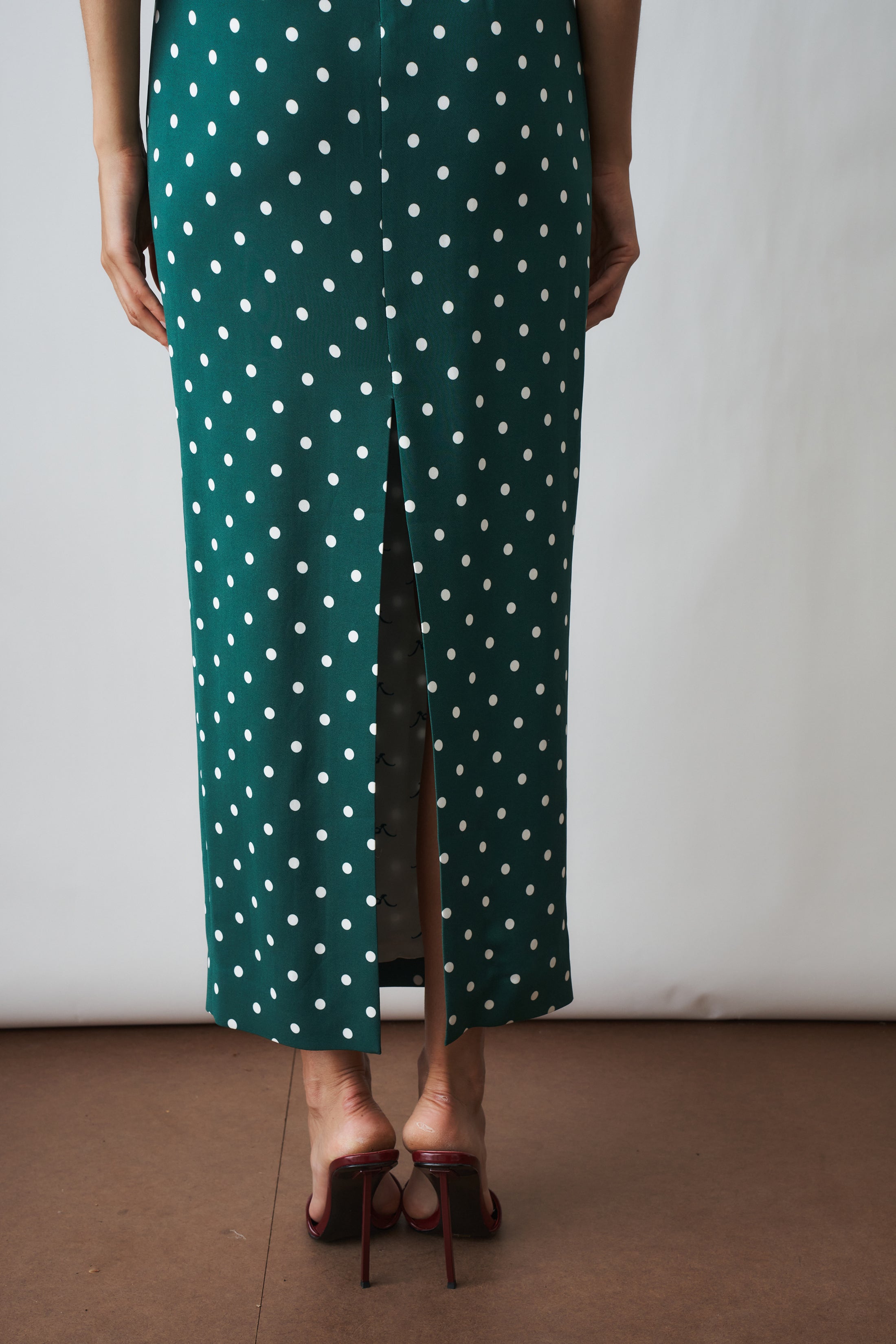 Long Dress with Straight Neckline in Green