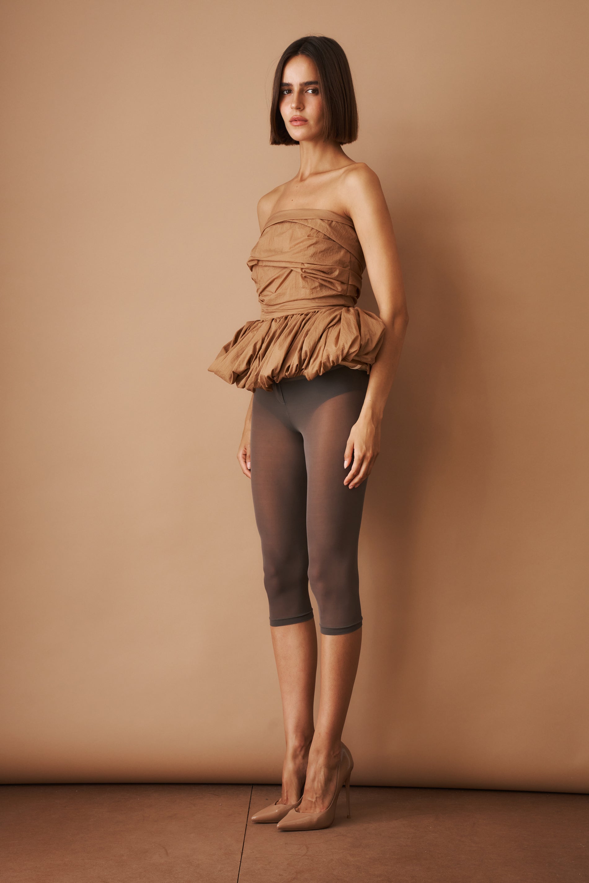 Low Rise Capri Pants in Light Brown