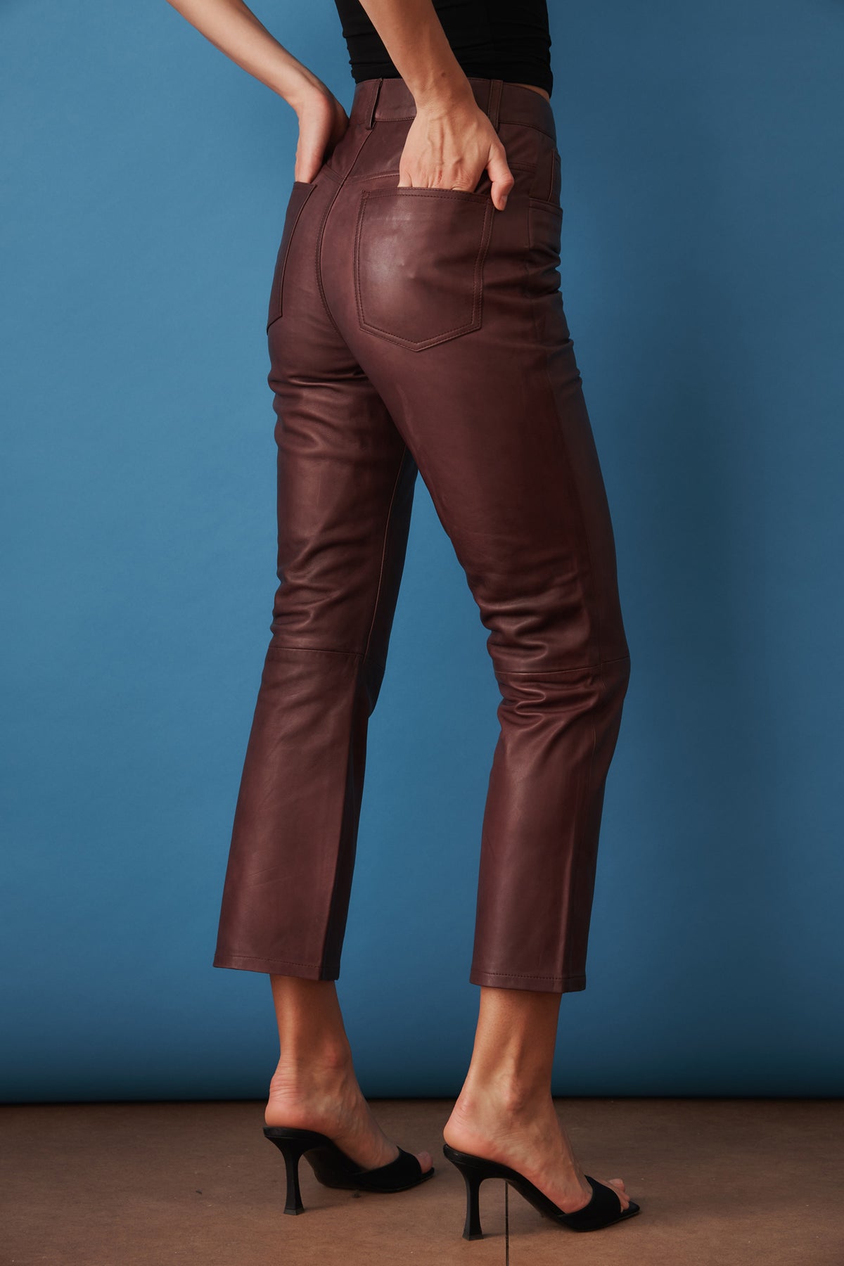 Flared Leather Capri Pants Mahogany - DÉSORDRE