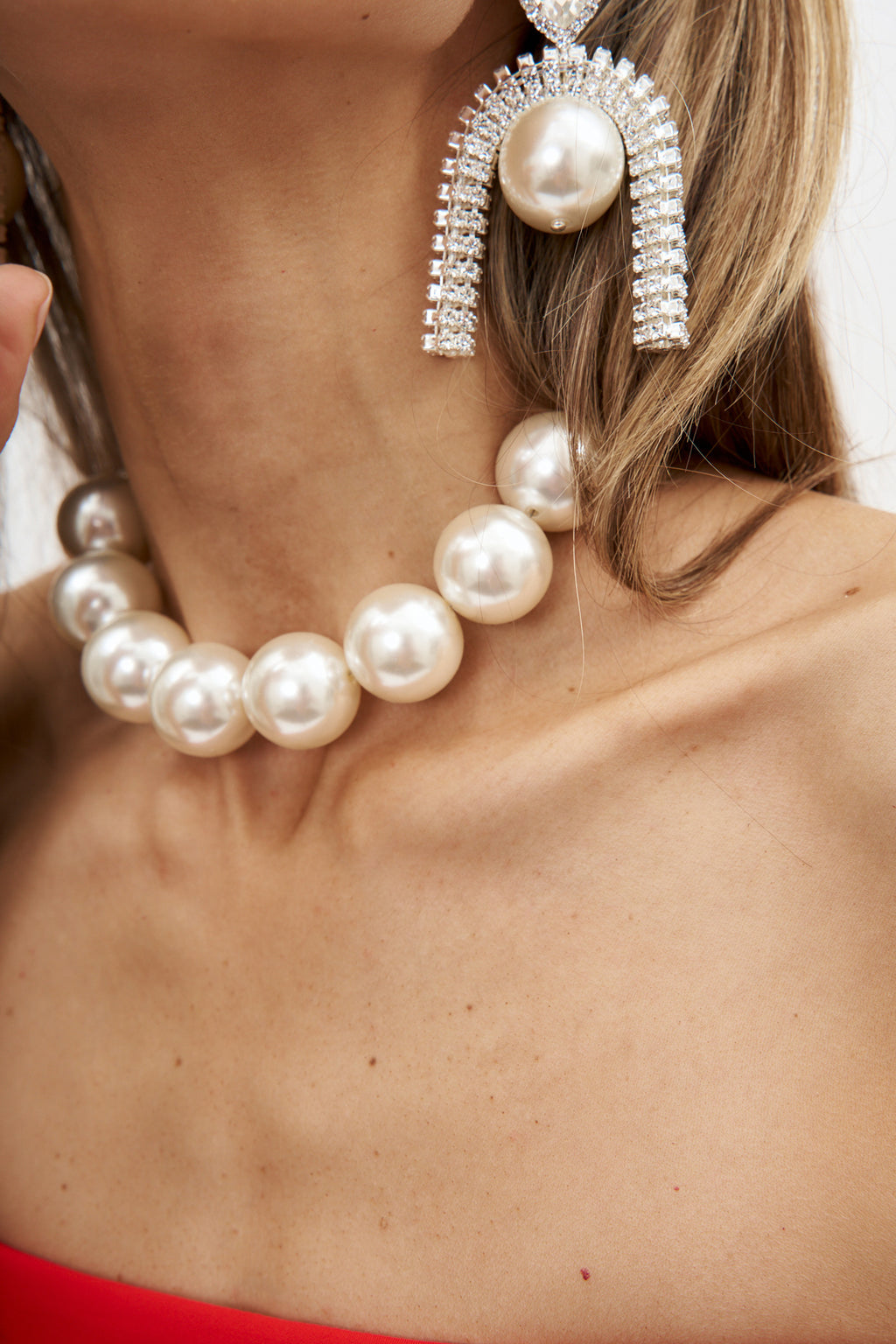 Oversized And Small Pearl Necklace
