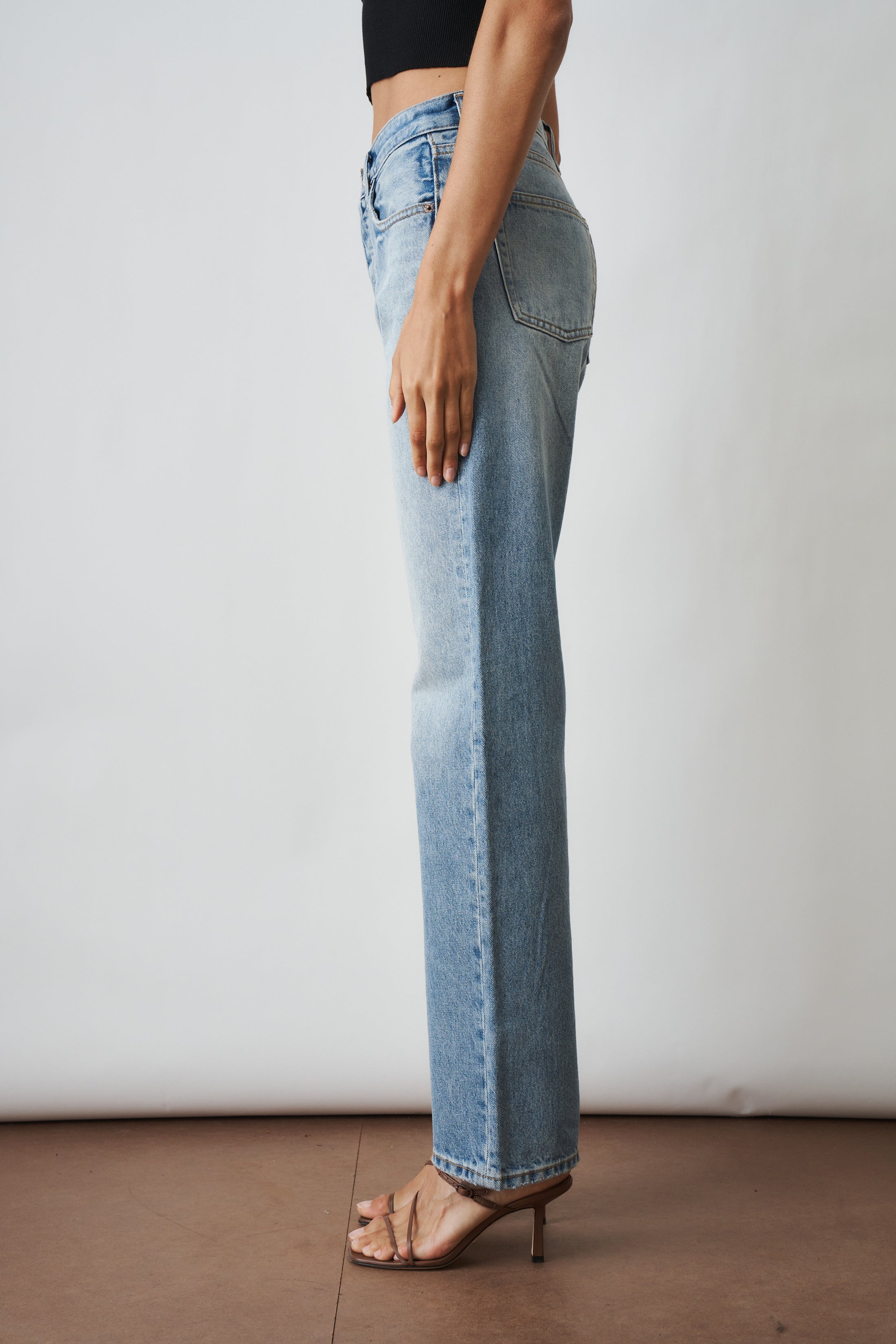 Aya Muse straight jeans in XXS, showing fitted denim pants with classic five-pocket design and clean stitching.