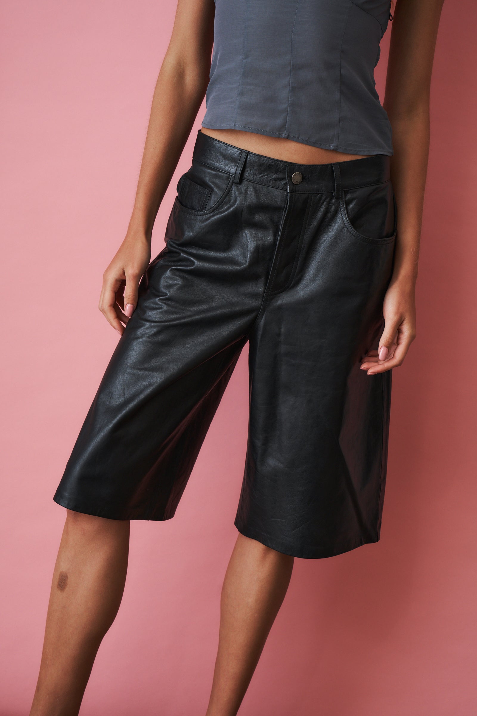 Becky Leather Short Black - DÉSORDRE