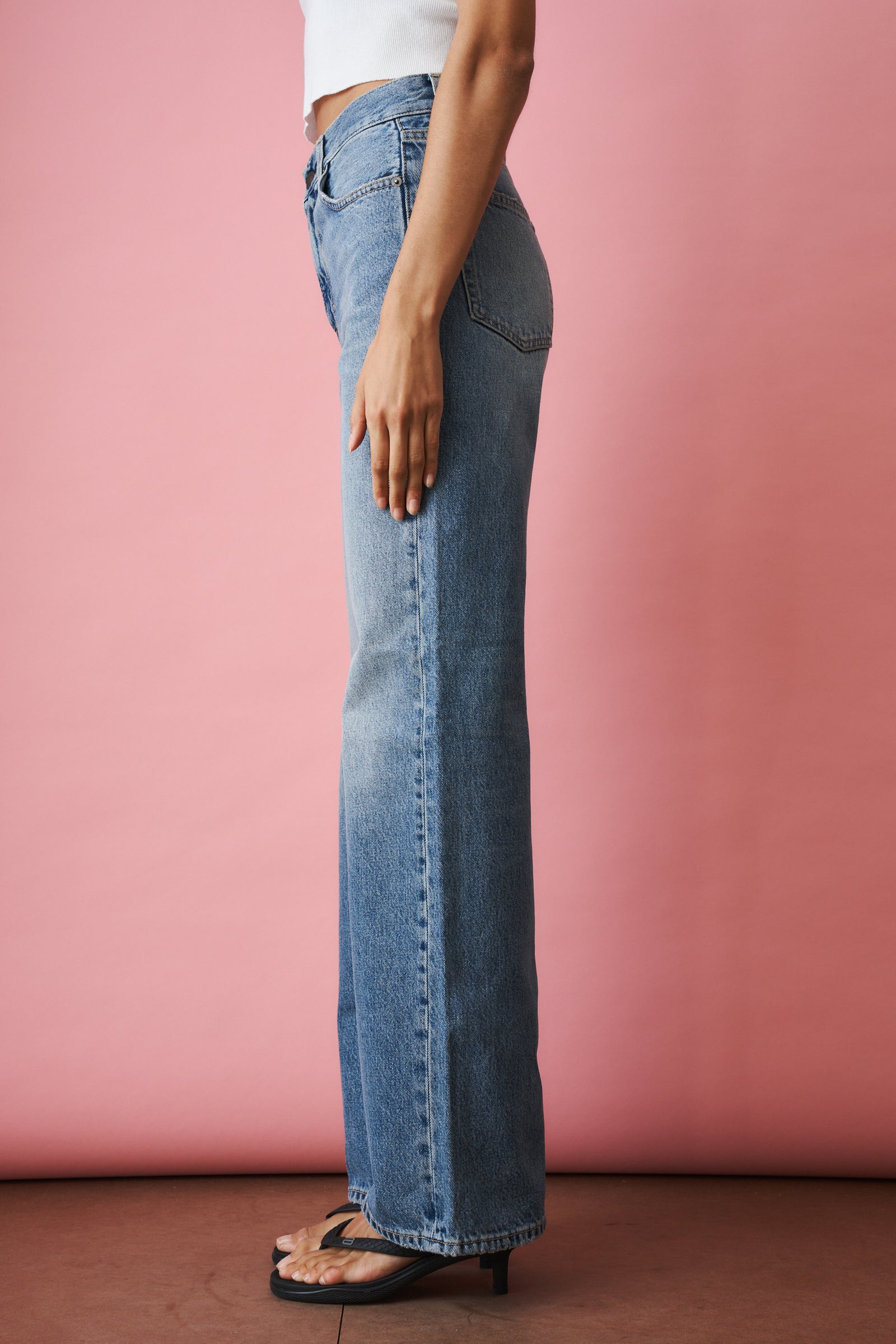 Haikure Korea Nordic Blue jeans showing classic five-pocket design and slim fit cut in denim fabric.