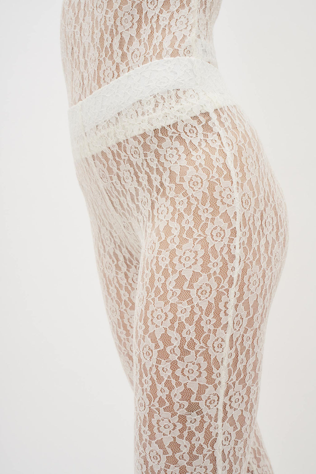 Low Rise Off White Lace Capri - Désordre Boutique