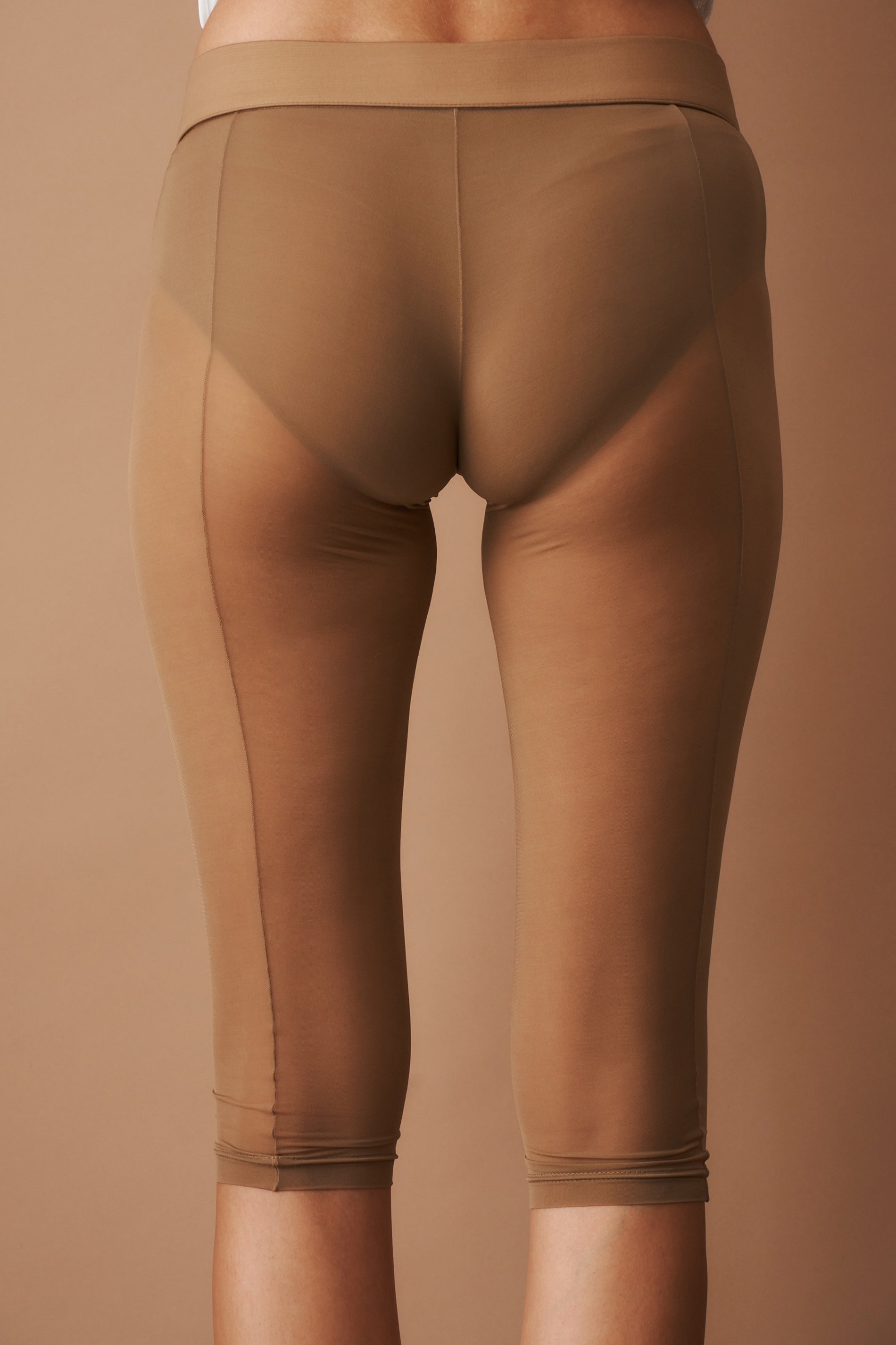 Low Rise Capri Pants in Nude - DÉSORDRE