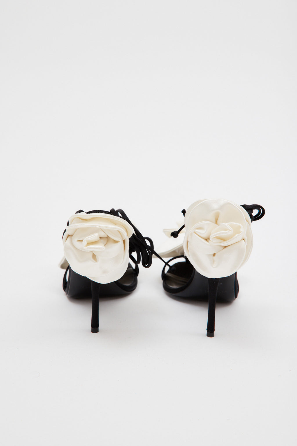 Double Flower Black Ivory Heel Sandals